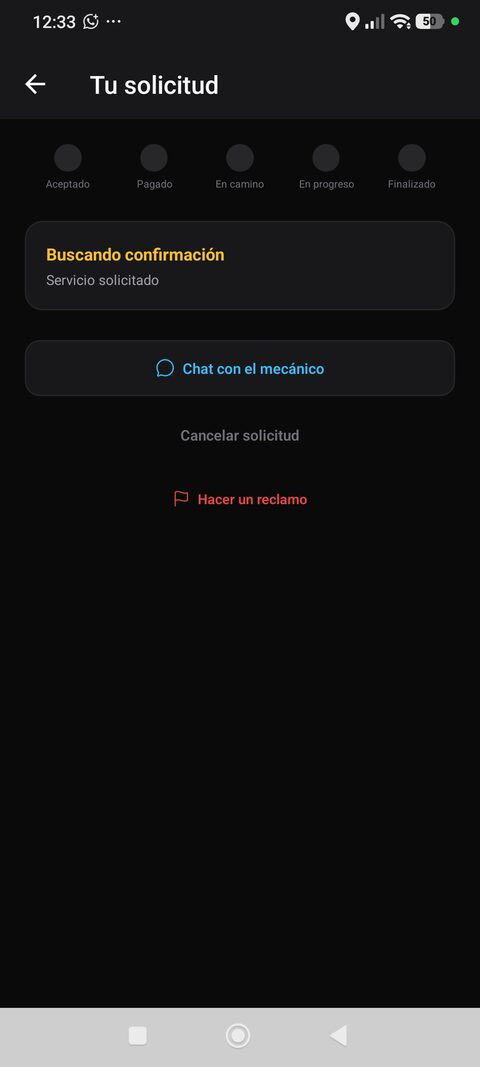 Seguimiento en vivo del estado de la solicitud, con chat y opción de reclamo